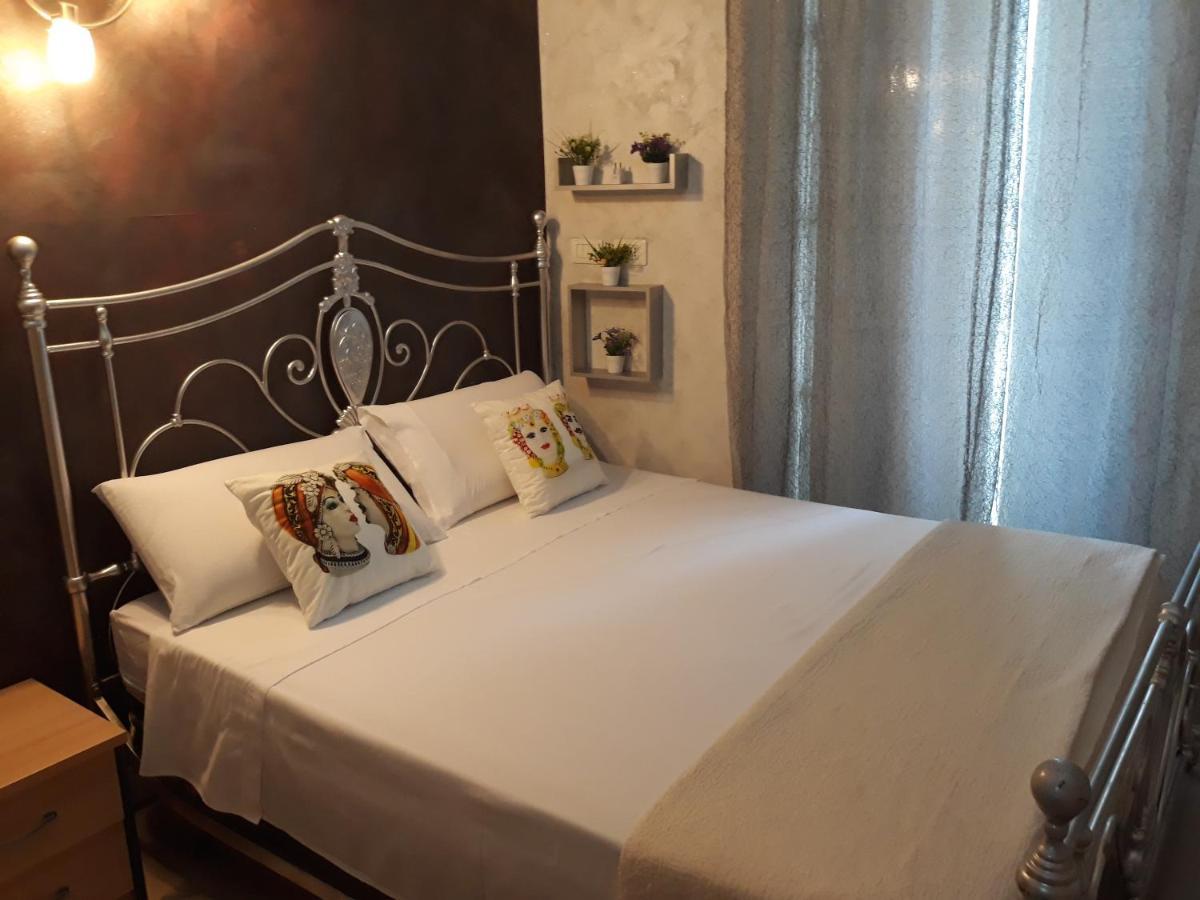 B&B Sotto Gli Archi Catánia Buitenkant foto